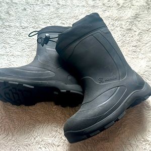 Kamik snow boots size 1